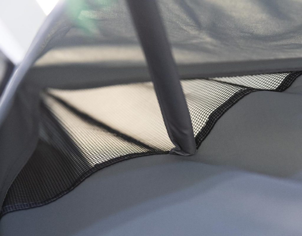 Apex ventilation on the Dometic winter awning