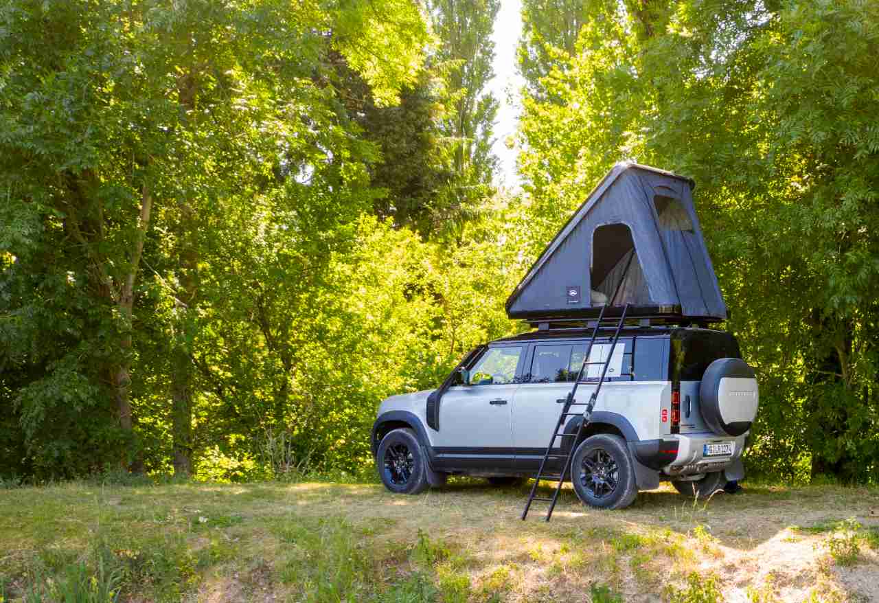 Autohome roof tent for Land Rover Defender