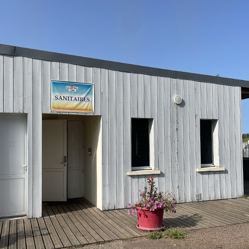 Excellent transit campsite in France: camping du Lac de Villegusien