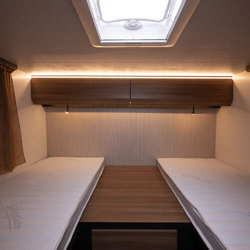 Rimor Kilig 79 Plus: unique semi-integrated for 7 (!) persons