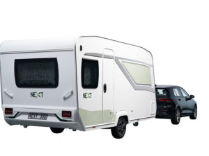 NeXT380_mit_Auto NIEUW! NEXT 380: lichtgewicht caravan van Fendt