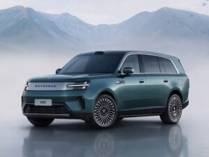 Xiaomi Sky Nomad N90 SUV in dark green parked on wet surface with misty mountain backdrop