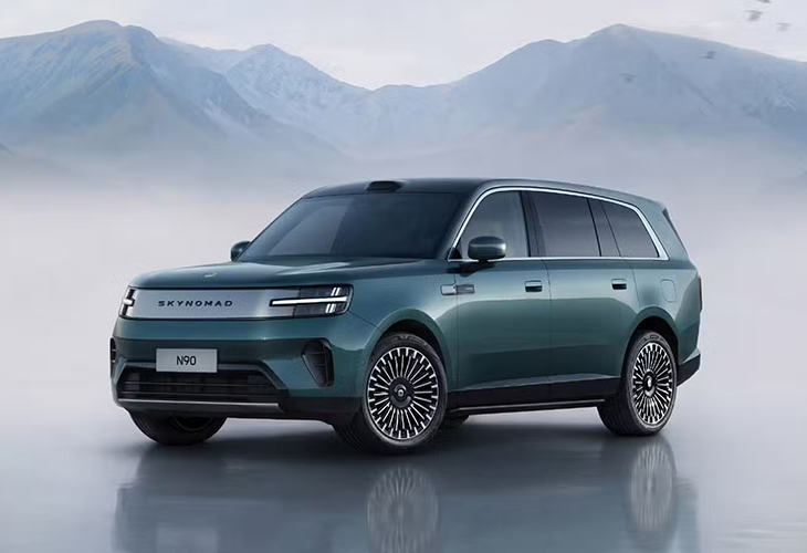 Xiaomi Sky Nomad N90 SUV in dark green parked on wet surface with misty mountain backdrop