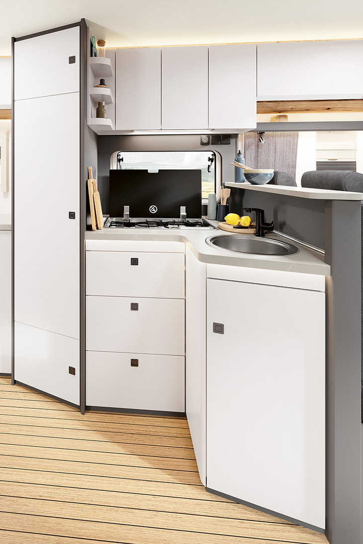 Kitchen in the Hobby Prestige T740 WF with round sink and gas hob