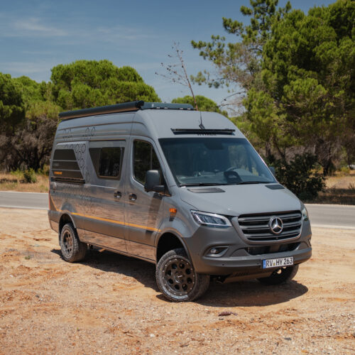 Up to 10 days off-grid in the wilderness: Hymer unveils new Crossover models for 2027