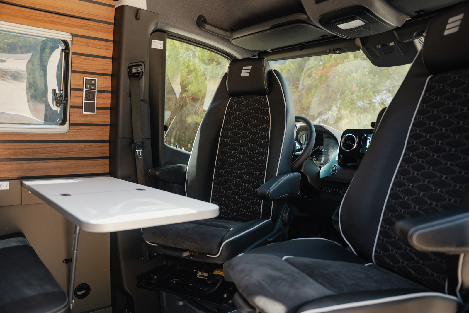 Up to 10 days off-grid in the wilderness: Hymer unveils new Crossover models for 2027
