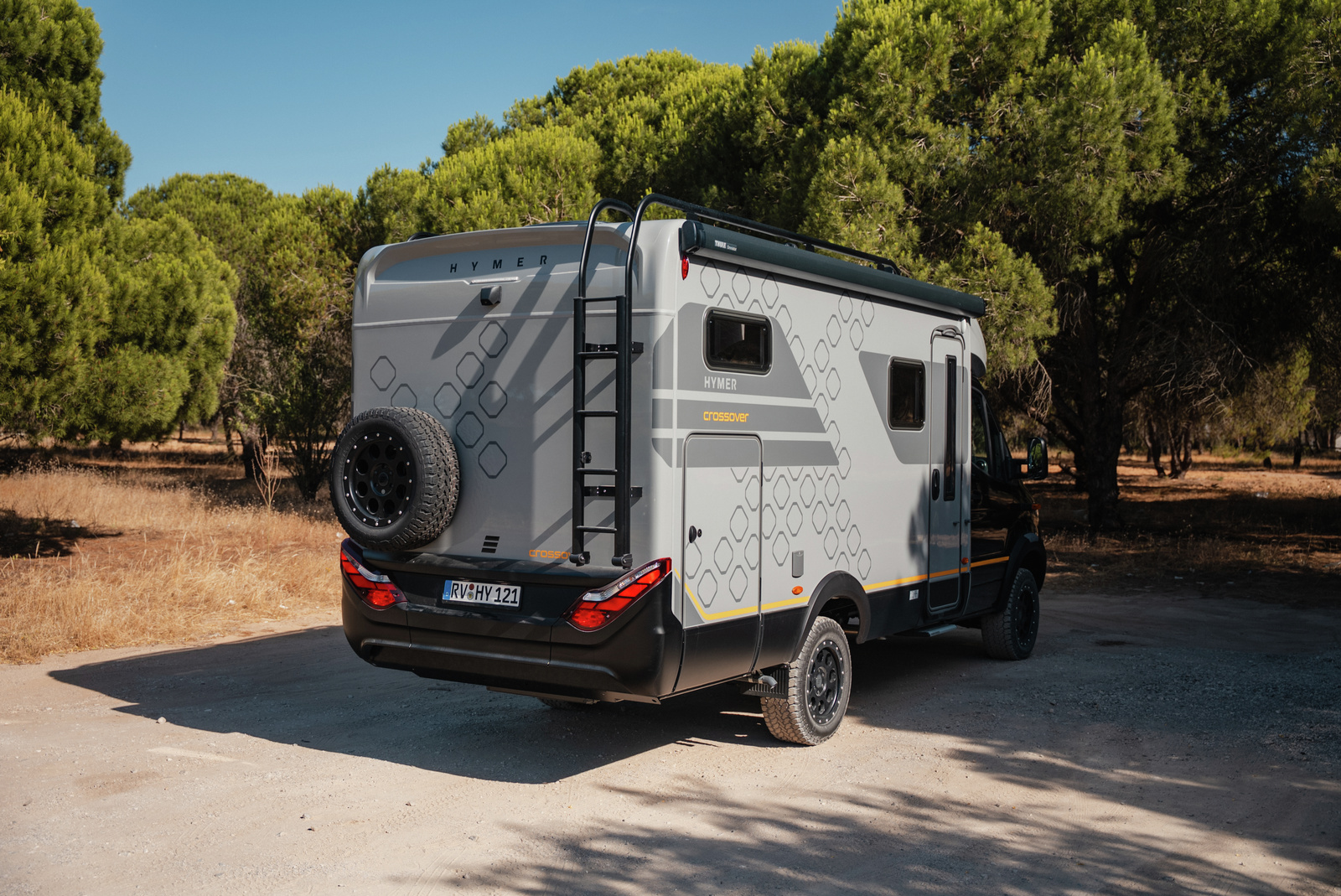Up to 10 days off-grid in the wilderness: Hymer unveils new Crossover models for 2027