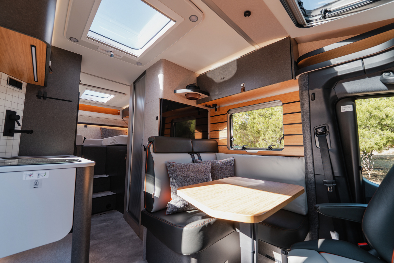 Up to 10 days off-grid in the wilderness: Hymer unveils new Crossover models for 2027