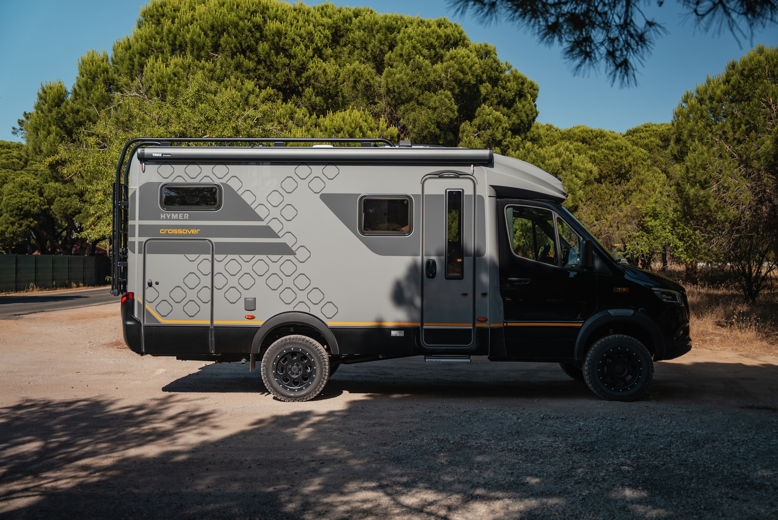 Up to 10 days off-grid in the wilderness: Hymer unveils new Crossover models for 2027