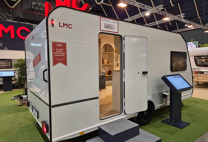LMC e:dero 470 K proves that a spacious family caravan doesn’t have to be heavy