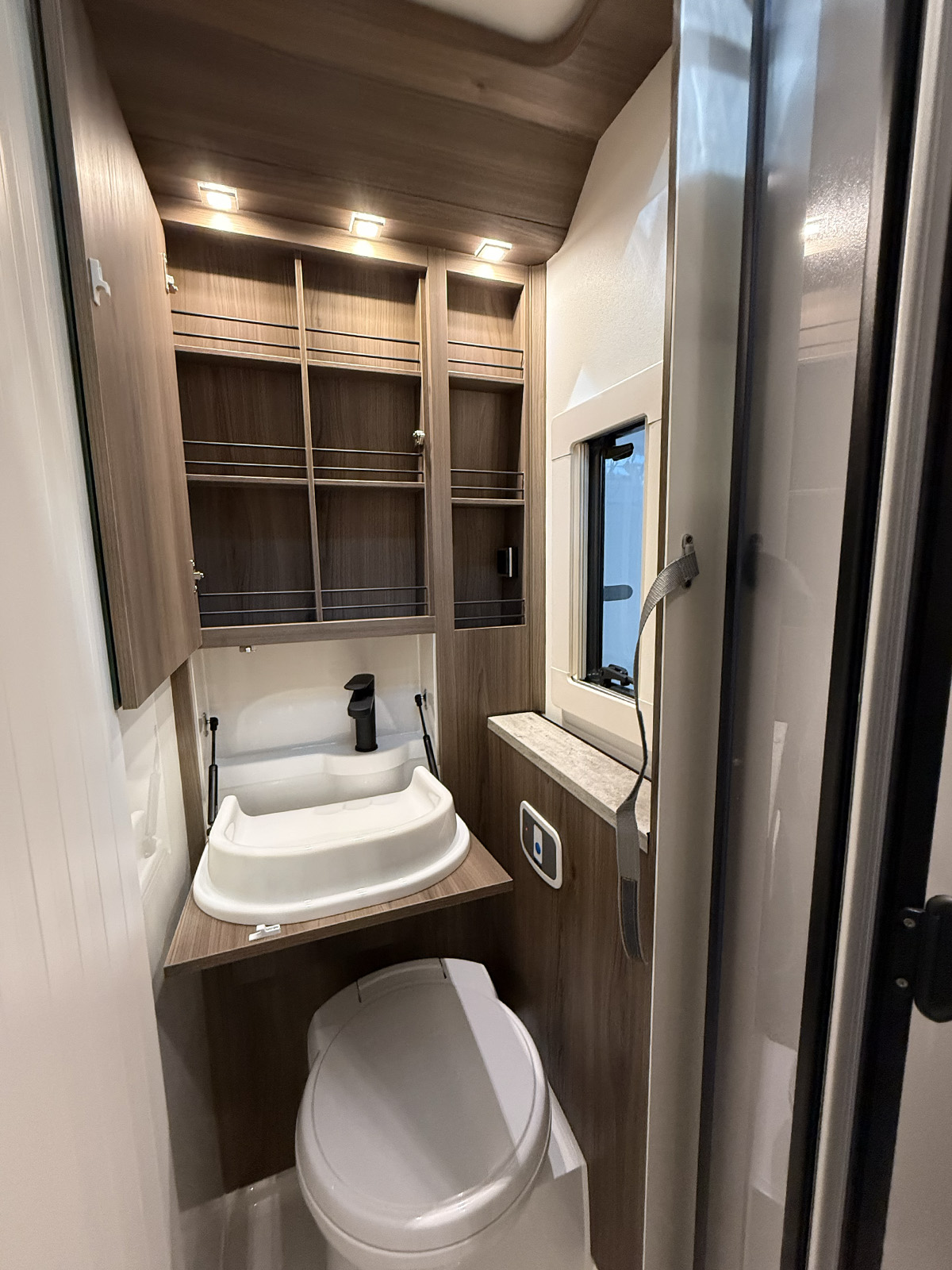 Compact bathroom with fold-out sink and toilet in the Kabe Novum Compact 720 LXL motorhome